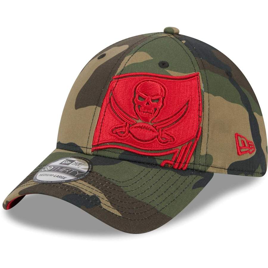 Tampa Bay Buccaneers New Era  Punched Out 39THIRTY Flex Hat - Camo