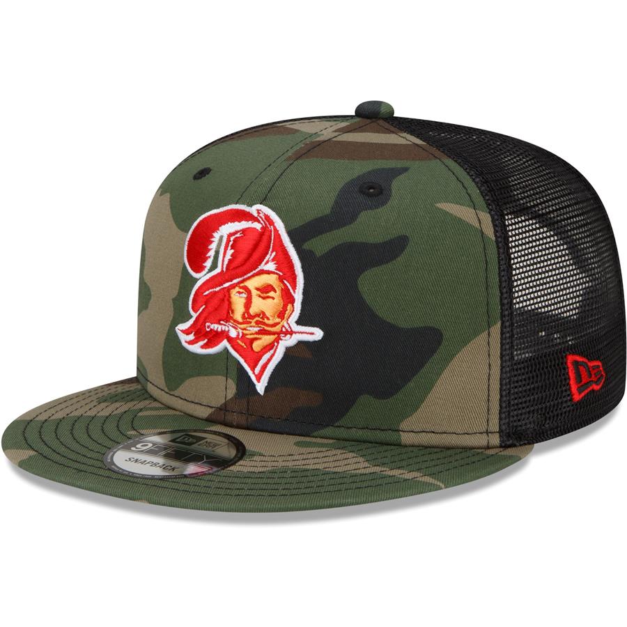 Tampa Bay Buccaneers New Era Woodland Trucker 2.0 9FIFTY Snapback Hat - Camo