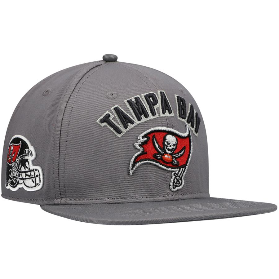 Tampa Bay Buccaneers Pro Standard Stacked Snapback Hat - Gray