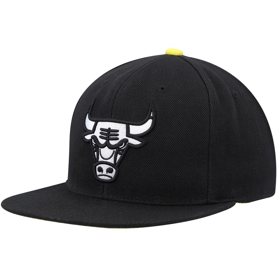 Chicago Bulls Mitchell & Ness Lightning Hook Snapback Hat - Black