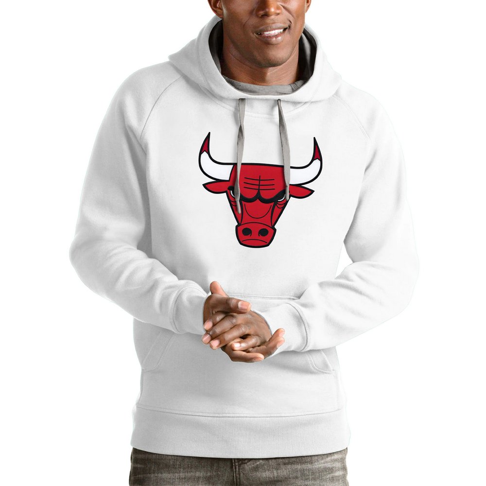 Chicago Bulls Antigua Logo Victory Pullover Hoodie - White