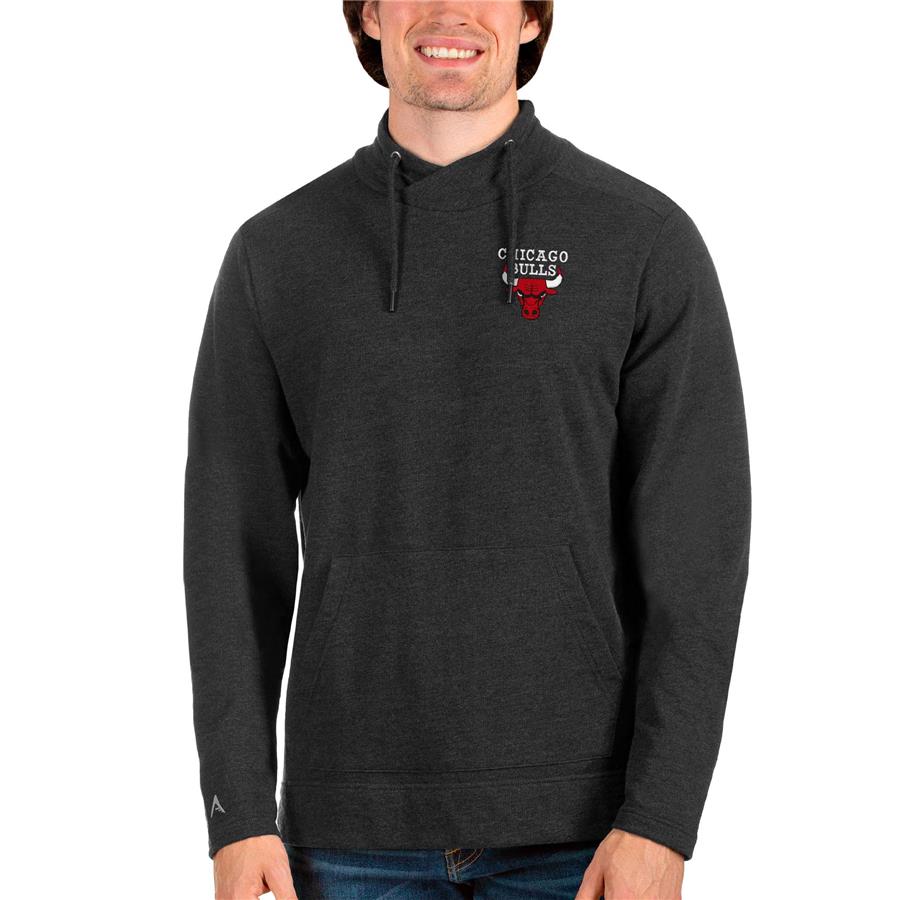 Chicago Bulls Antigua Reward Crossover Neckline Pullover Sweatshirt - Heathered Black