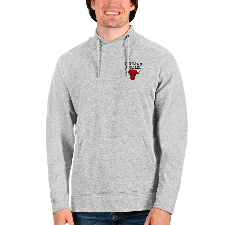 Chicago Bulls Antigua Reward Crossover Neckline Pullover Sweatshirt - Heathered Gray