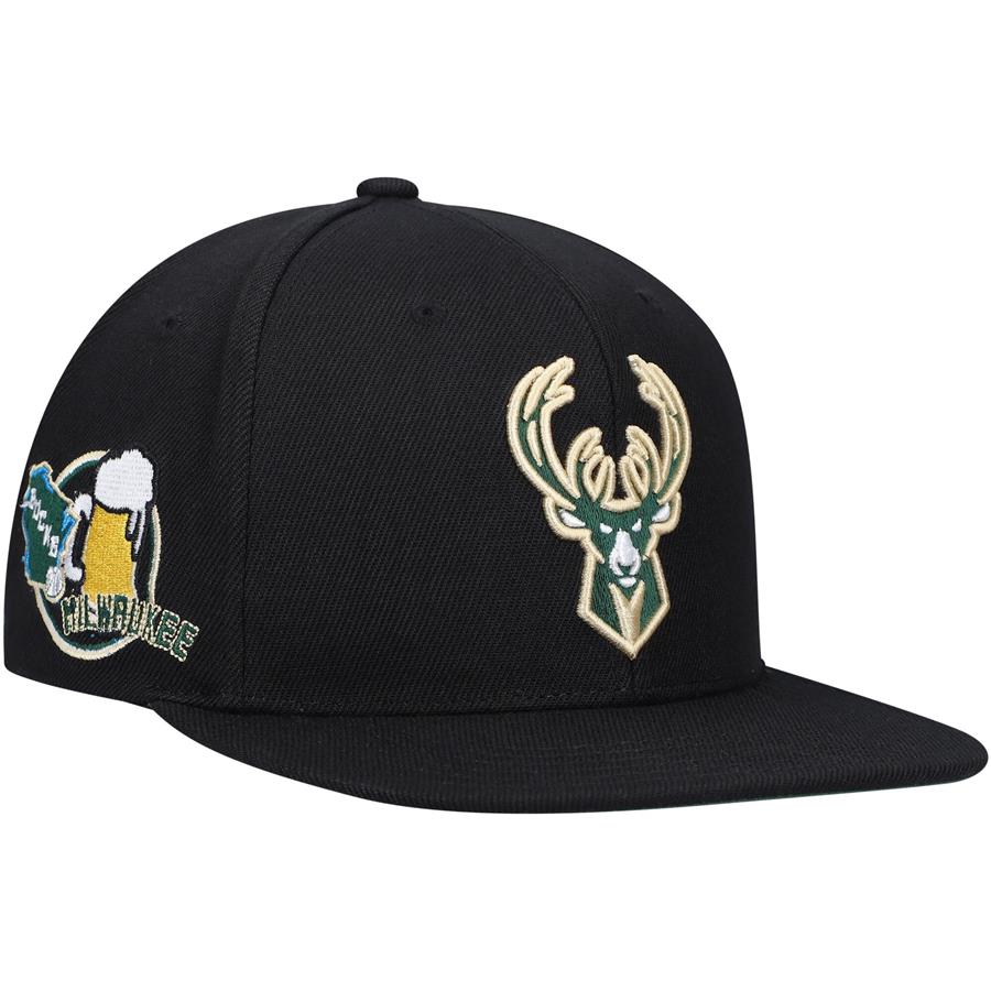 Milwaukee Bucks Mitchell & Ness Custom Patch Snapback Hat - Black