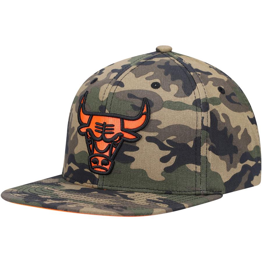 Chicago Bulls Mitchell & Ness Neon Pop Snapback Hat - Camo