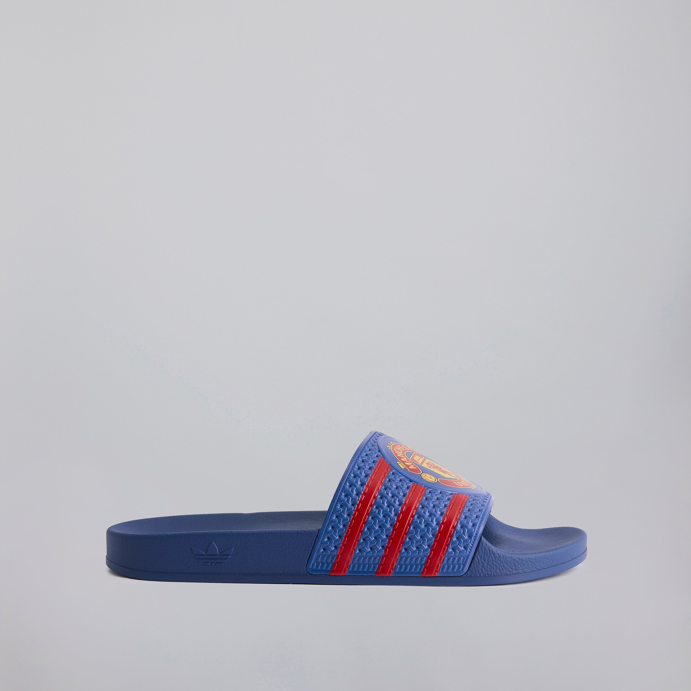 Manchester United x adidas Trefoil Slides Blue