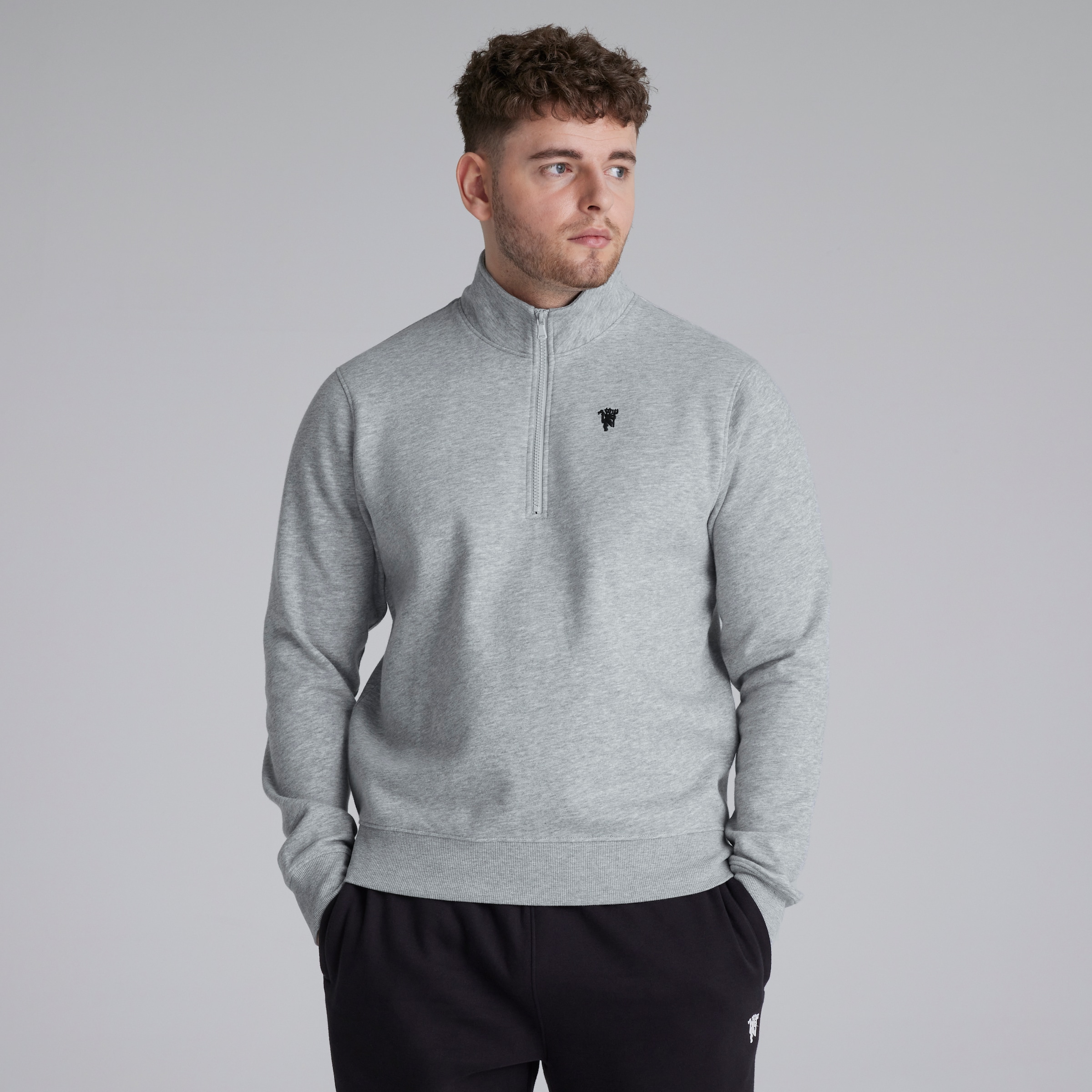 Manchester United Devil Essentials 1/4 Zip Sweatshirt Grey