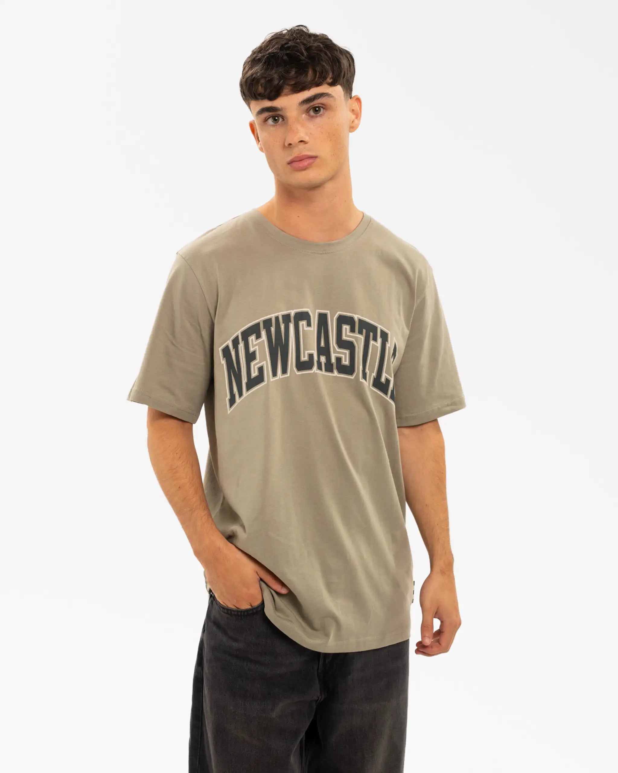 Мужская футболка Newcastle United Olive Green Graphic Crest