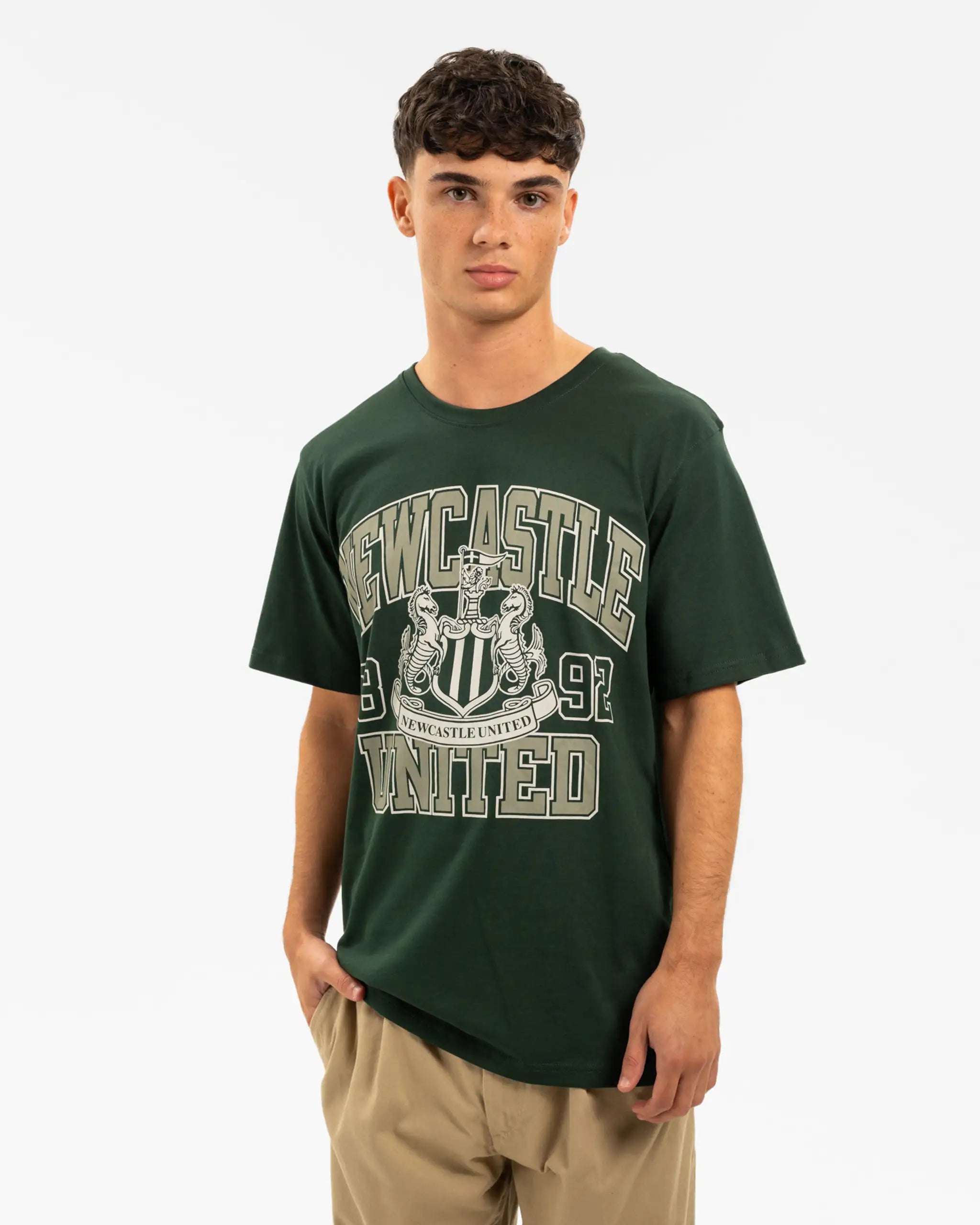 Мужская футболка Newcastle United Forest Green Graphic Crest